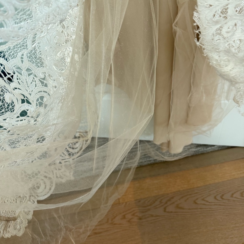 Tara Lauren Spring 2017 Strapless Lace Over Satin with Train Wedding Dress Sz 10 - Picture 14 of 15